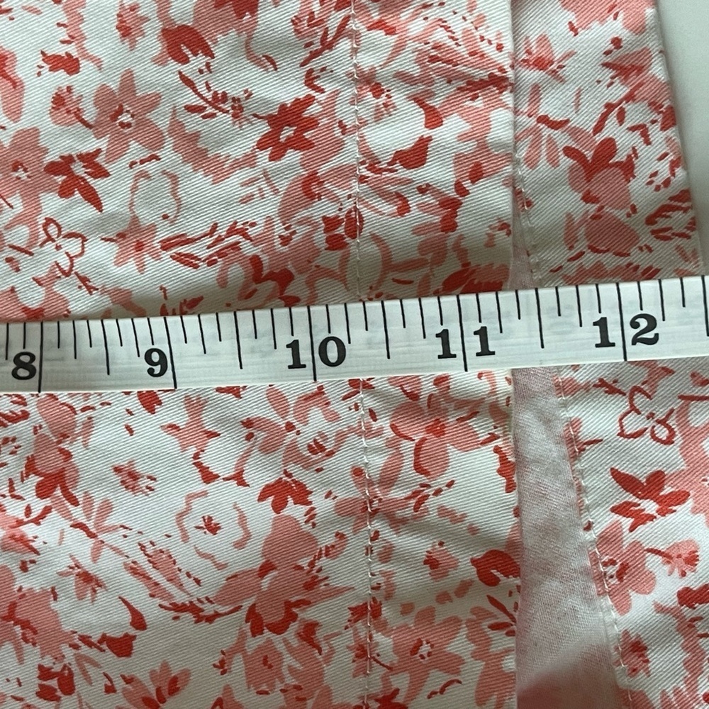 GAP CITY SHORTS Women’s Sz 4 Mid Rise Stretch 3” Inseam Floral Casual Preppy - Picture 8 of 8